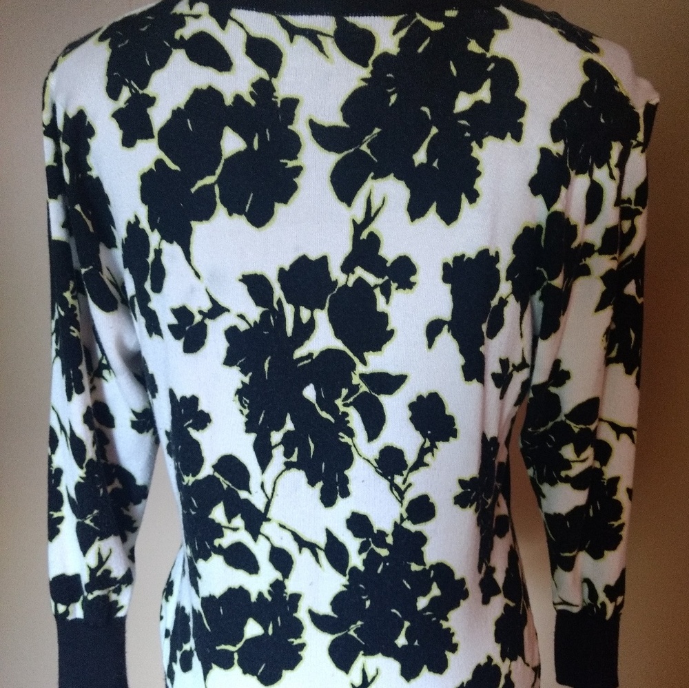💰Cardigan - Picture 2 of 3